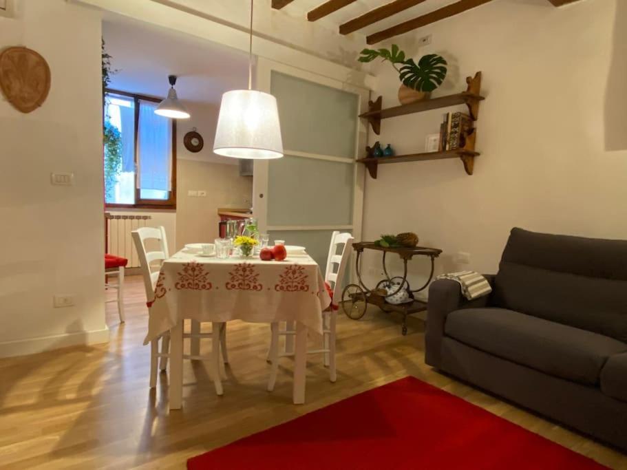 San Lorenzo Apartment In Red Floransa Dış mekan fotoğraf
